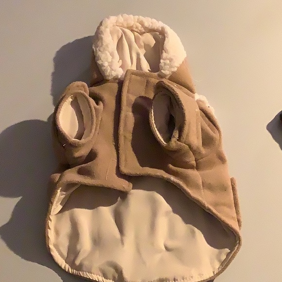 CLOTHING - Picture 3 of 16